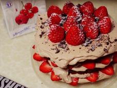 无法抗拒的魅力丨草莓巧克力裸蛋糕