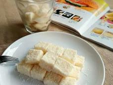 米小迪食记丨三重口味牛奶椰丝小方