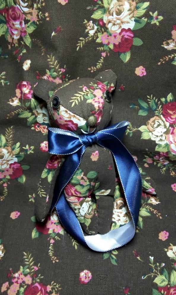 照着老师的教程，用了碎花布，然后加了一点自己的创新………然后小熊就被我做得脸圆鼓鼓的了ヽ(ﾟ∀ﾟ)ﾉ 第3张