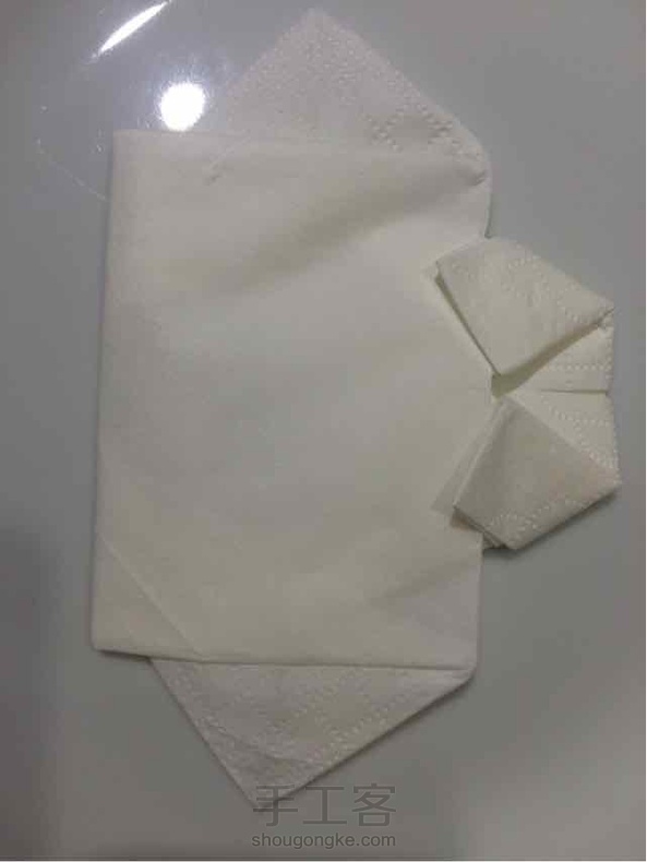 以我的智商居然还真叠出来了😃就是纸是随便找的餐巾纸所以叠的不太好看😘 第1张