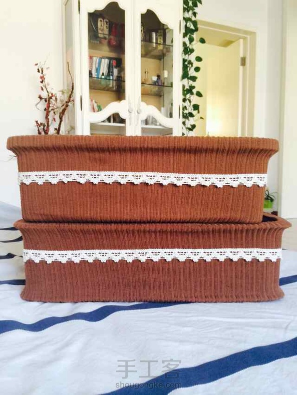 一件打底衫改造的两个整理盒。