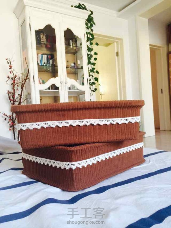 一件打底衫改造的两个整理盒。 第1张