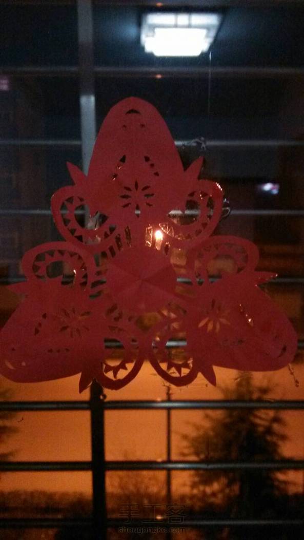 需要细心和耐心的剪纸，不对，是刻纸