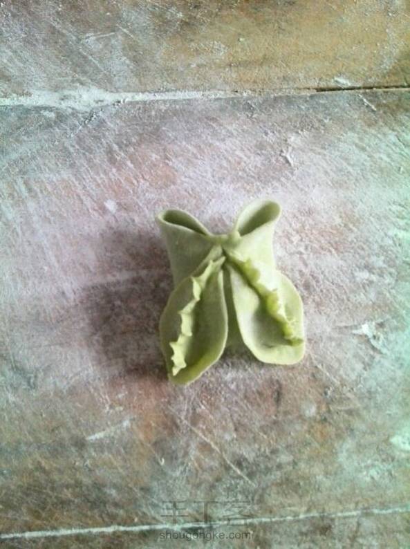 这是妈妈包的蝴蝶饺子！   这个颜色是怎么做成的，快来看我的教程吧！！