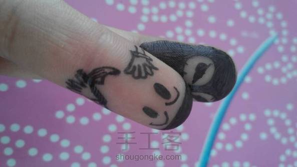 。。。话画错手指头了