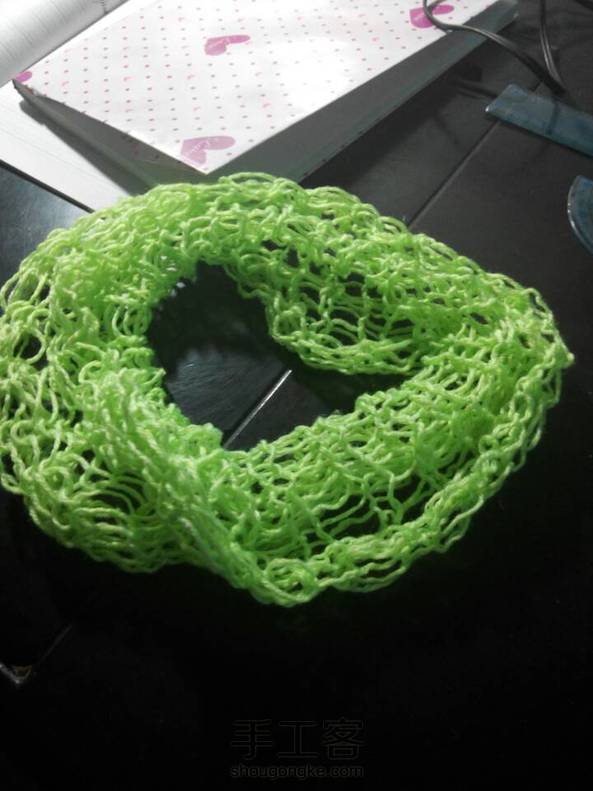 一中午搞定的。。。长度不是重点，横着戴就好。还可以绑头发，线圈一收当帽子当网兜。ヽ(^0^)ﾉ我被自己感动了