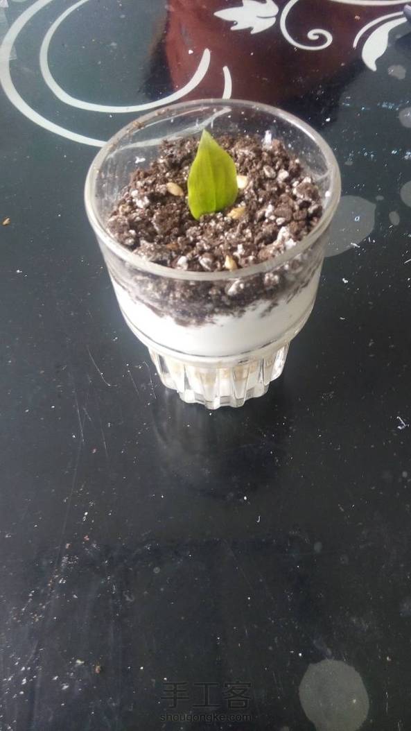 奥利奥碎里面还有芯，所以有点白。