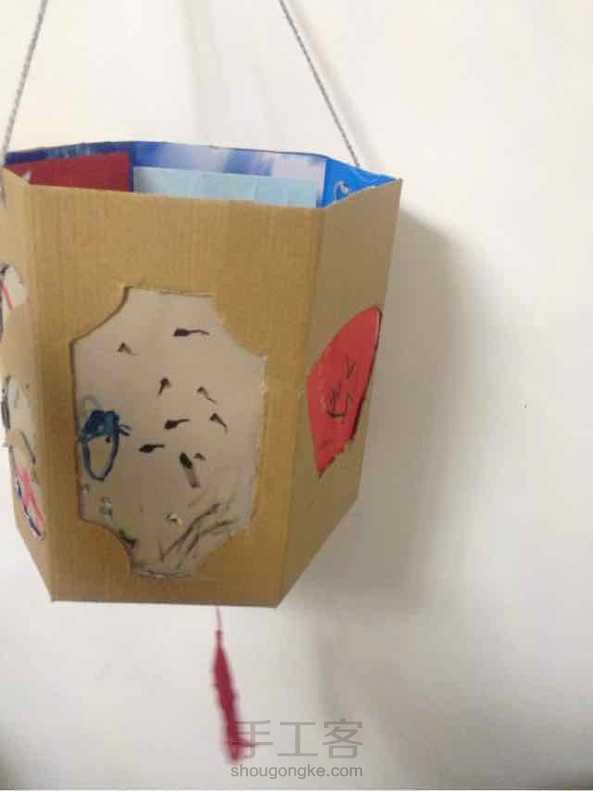 给儿子幼儿园交作业的，也是第一次做灯笼。