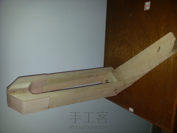 嘿嘿，我也做了一个！不过显得笨重了点！中间少了一个卡子过两天加上。