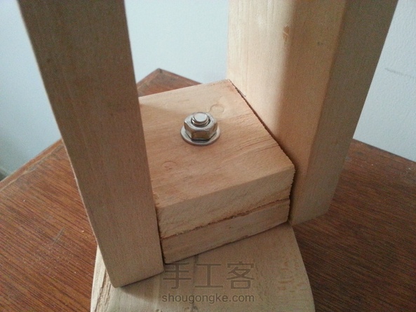 嘿嘿，我也做了一个！不过显得笨重了点！中间少了一个卡子过两天加上。 第2张