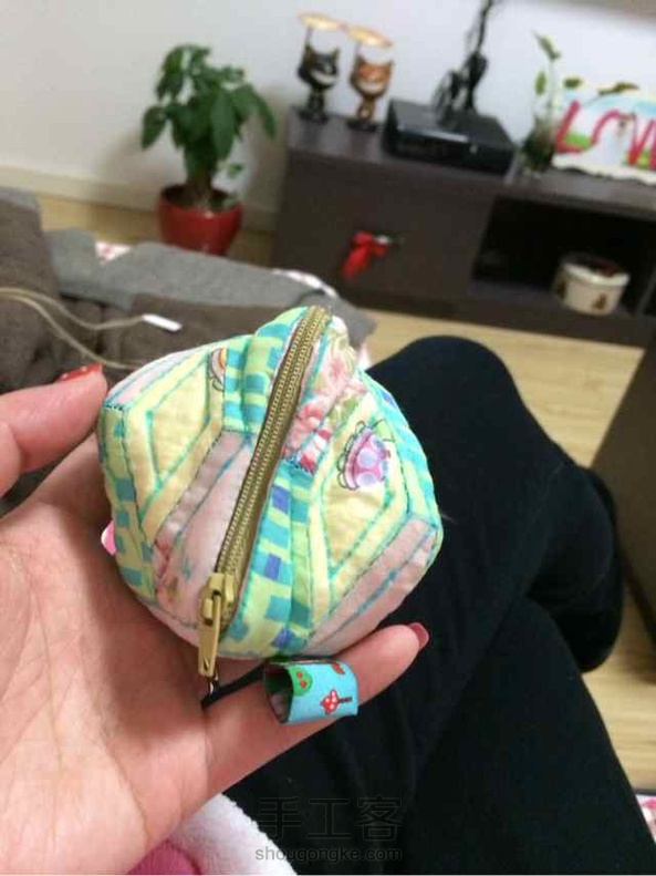 @❤️❤️的耳机包作业，配色很清爽和谐，很稀饭哦～/强