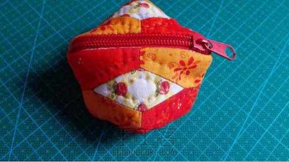 @拼布童话 的作业：耳机线收纳包。制作精致，配色也不错，还做了第二种配色哦！/强/玫瑰/玫瑰