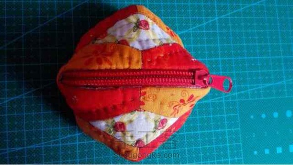 @拼布童话 的作业：耳机线收纳包。制作精致，配色也不错，还做了第二种配色哦！/强/玫瑰/玫瑰 第3张