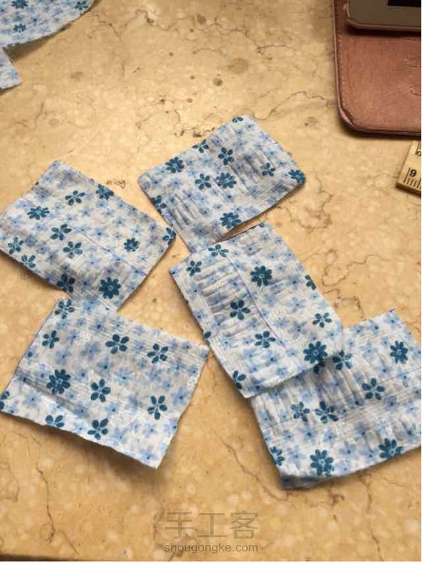 变成五件套咯！
老热碎花布做完了，接下来倒腾紫色碎花！