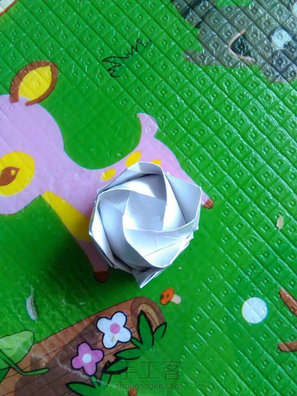 老师来检查一下学习成果，用的纸太硬了，而且还把红色面折里面去了，囧！及格吗？