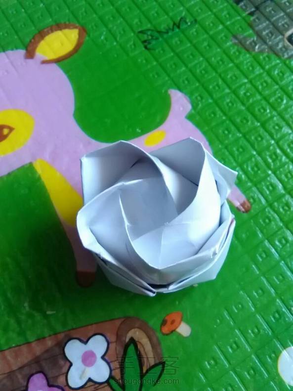 老师来检查一下学习成果，用的纸太硬了，而且还把红色面折里面去了，囧！及格吗？ 第1张