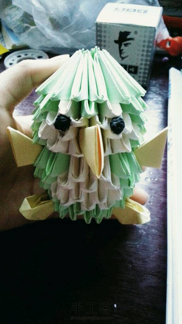 我做的哦，因为买不到很多的黄色的纸，只好做了个绿色的，不过还是蛮好看的哈！ 第1张