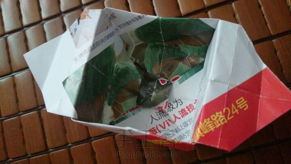 有个蝴蝶结的纸盒？