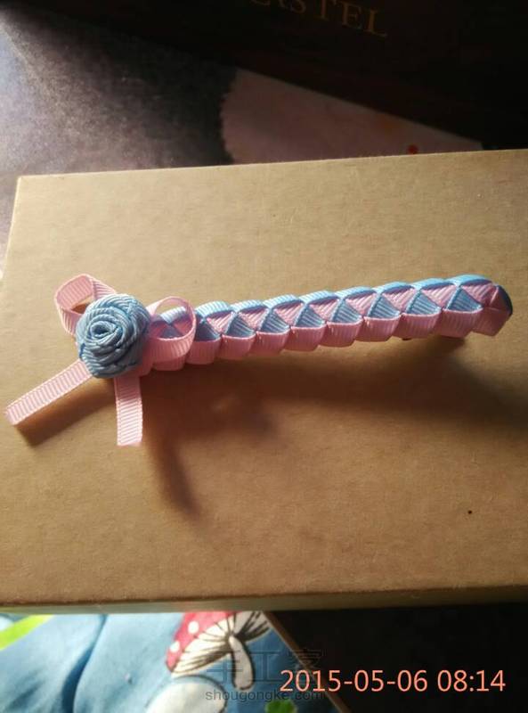 粘上花之后才发现，编的太长了…