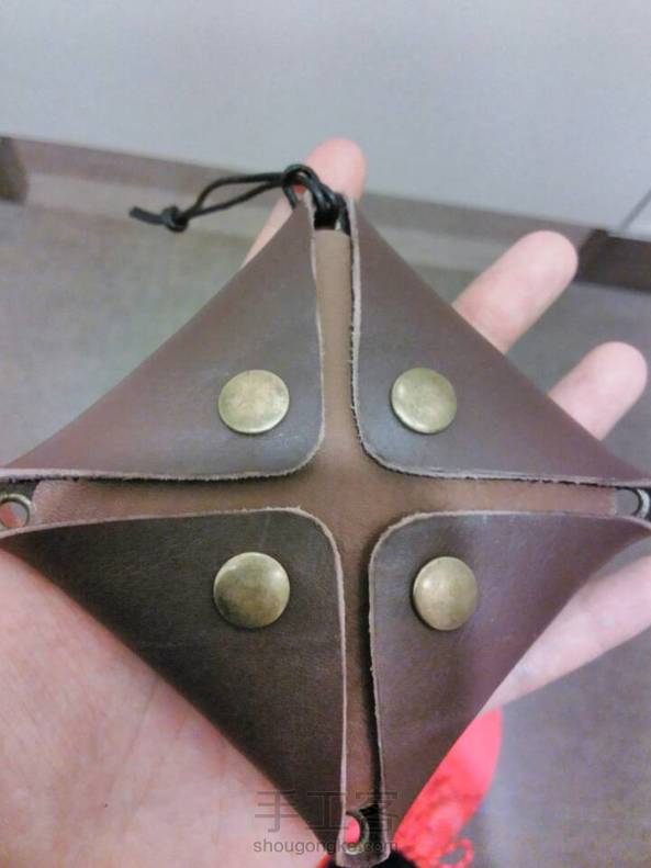 稍微改了下，四角加了气眼，方便穿绳挂包上。原谅我老是懒得磨边，原生态了~ 第3张