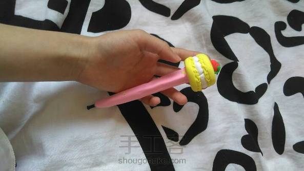 包了笔芯，用来写字的