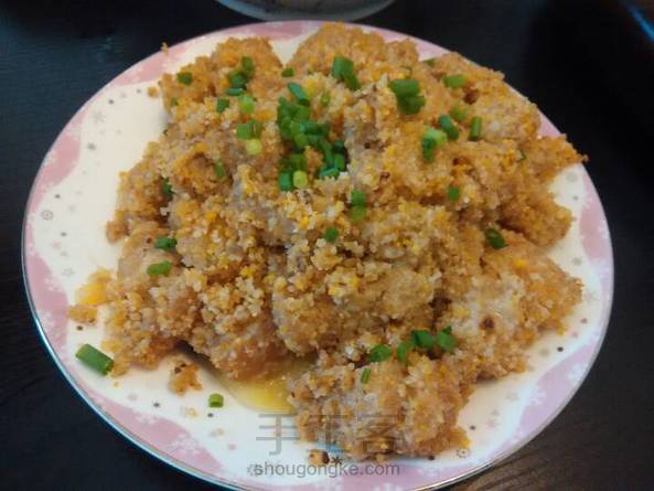 粉蒸肉出炉啦，味道不错，就是没有老抽，颜色没那么好看