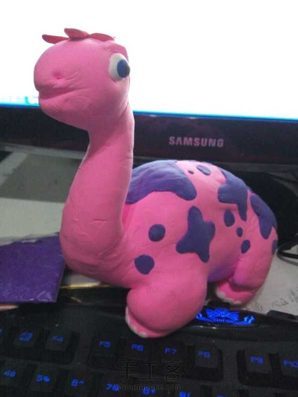 因为腿短，所以萌逗～哈哈，大师你只发一个角度的照片，叫人好难学呀！还有，身上不光滑，超多小皱纹，求教～～怎么破～～～～～