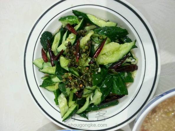 简单的晚餐~麻子菜馍蘸蒜汁😍椒油拍黄瓜😘小米绿豆粥😚真是分分秒要胖死的节奏啊😱 第1张