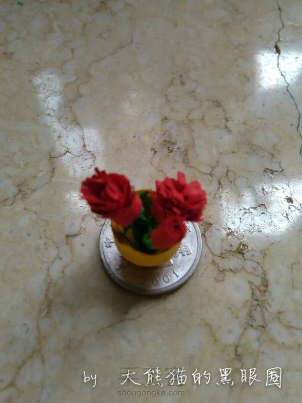 给苗苗的衍纸毕业礼物
超小的，只有一个一角硬币那么大 第2张