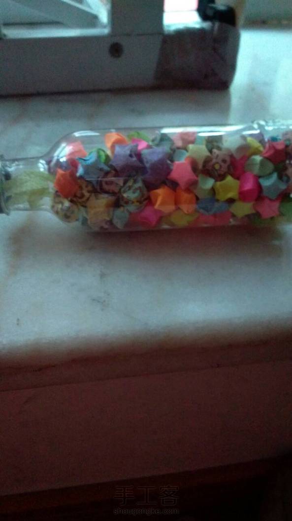 折了满满一瓶子，附带二只千纸鹤。＾＿＾