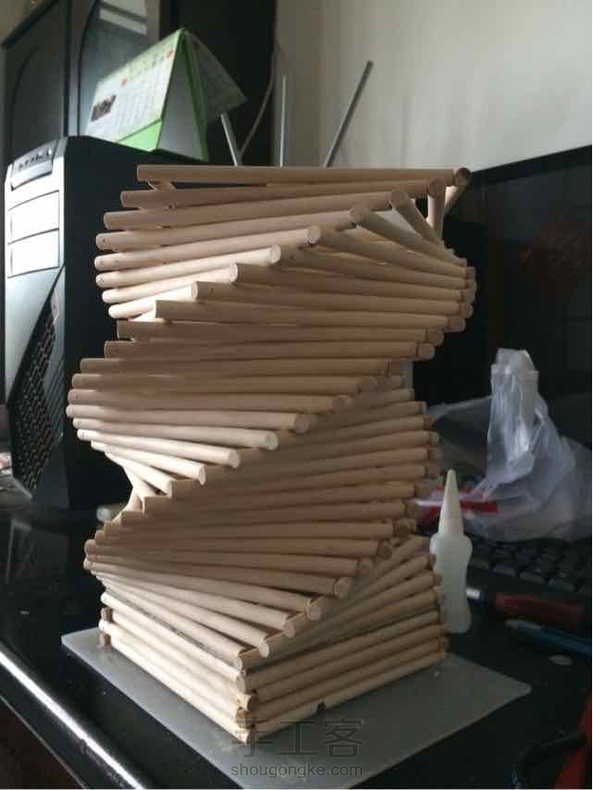 看到这个教程立刻就开始动手做了，不知道是不是旋转的角度大了点，没有教程上那些散发的光束，感觉光影效果没那么好。 第1张