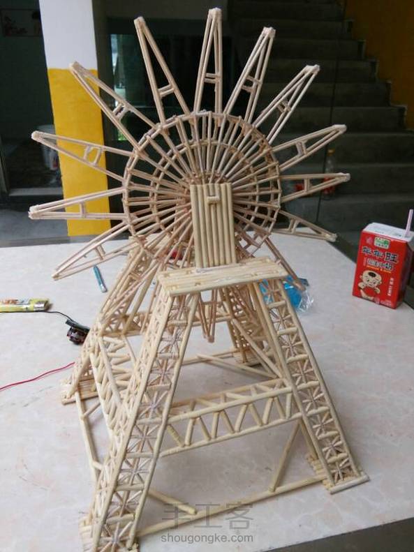 底座自己弄过的，因为准备弄个自转装置，下面空地就放电池………………………………