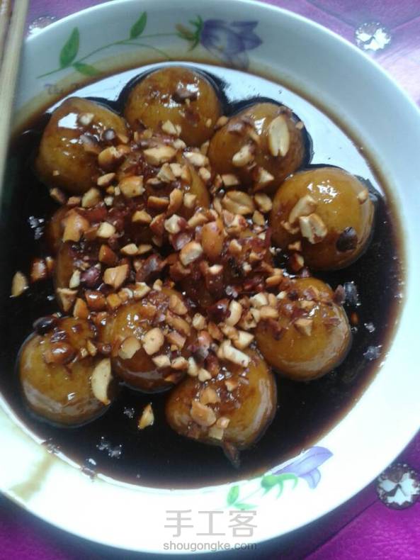 一上午做出来的，累死我了。可看到美食出炉时，累一扫而光。
已经吃了一点了，可好吃了。但有点做大了，里面没味道（｡ò ∀ ó｡） 第1张