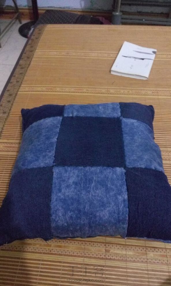 没有棉花，就用了不穿的棉袄，建议
用棉花软