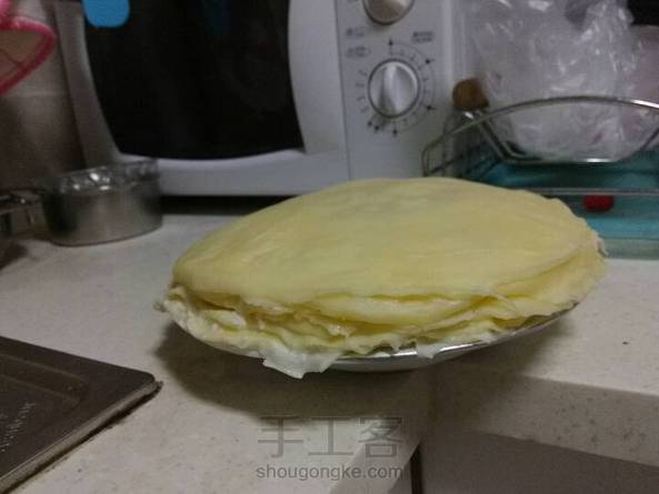 千层蛋糕，没放芒果，奶油打发没有控制好………饼皮也比较少……形还是有一点点的