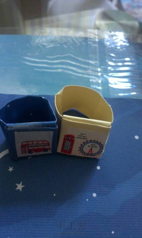 用星空纸叠的，叠好就看不出来了