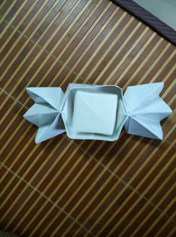 盒子与糖果的大小不好把握，第一次做，做的不好怎么好看。