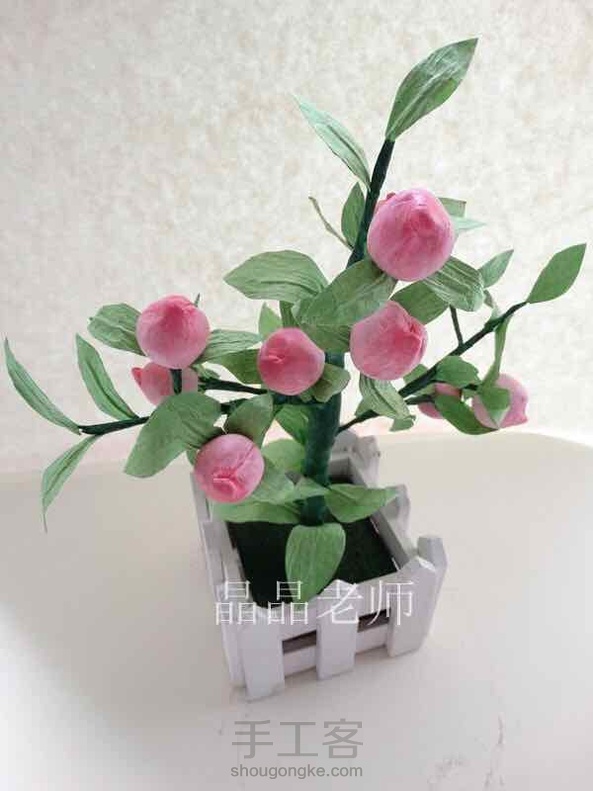 学生做的教师节礼物，＂桃子树＂纠结放在哪个圈，桃子是纸粘土材料，叶子是纸艺材料，不过桃子是主角，还是放粘土圈吧😁 第4张