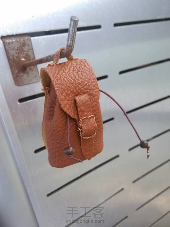 终于完成了！自我感觉良好。不过我把包带加长点，日子扣我是用铁丝编的。美美哒！ 第1张