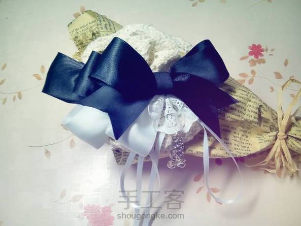 【原创、发饰】
黑白缎带加上蕾丝美死啦！
特有的铃铛在走路的时候也会叮叮当～自带音效～
长长的飘带仙气十足！
(ღ˘⌣˘ღ)