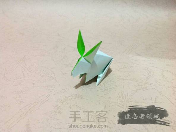 折纸 兔子[教程引导]
一纸成型，不剪不切。 第2张