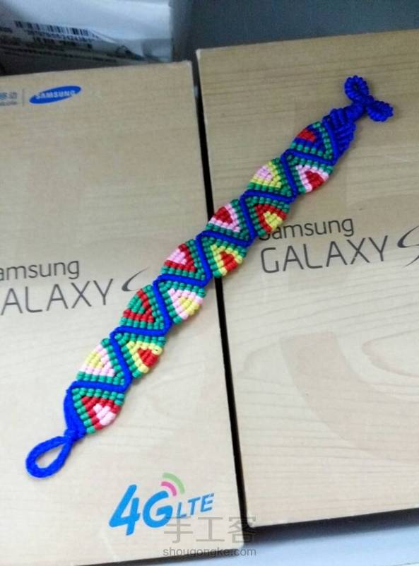 喜欢这个风格的手链已经很久了，只是太懒了一直不想动手，今天终于做出来了。（学习作品）