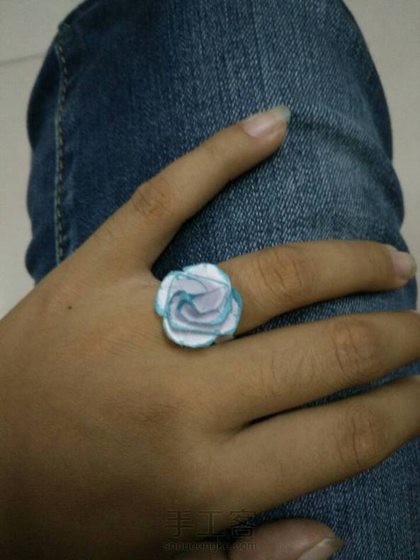 小巧的戒指 第1张