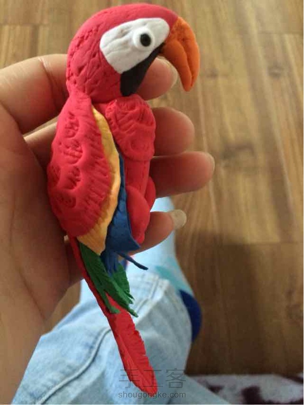 儿子非让我捏，其实好多细节捏的不到位，不过貌似发教程的老师步骤有问题啊！纯属个人意见啊，别喷我！还差爪子没装，先得瑟一下吧！ 第1张