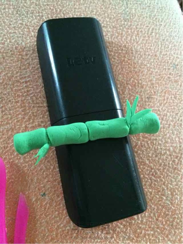 儿子非让我捏，其实好多细节捏的不到位，不过貌似发教程的老师步骤有问题啊！纯属个人意见啊，别喷我！还差爪子没装，先得瑟一下吧！ 第3张