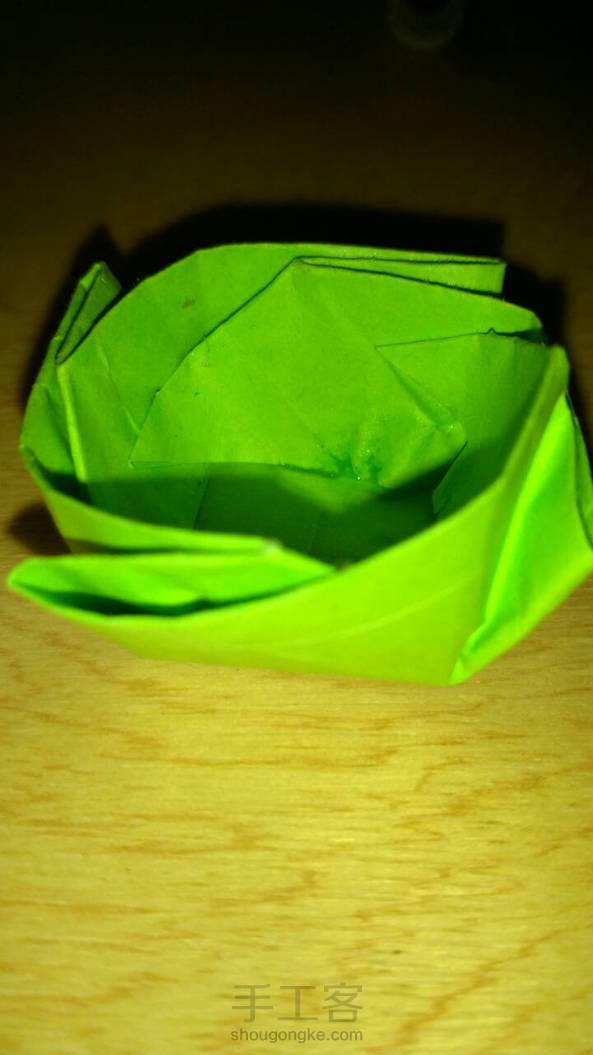 我用胶水沾的。