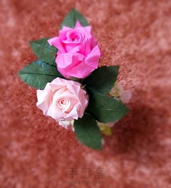 玫瑰花心是超轻粘土哦，买的泡沫花心太小了，就用超轻粘土搓了两个。 第2张