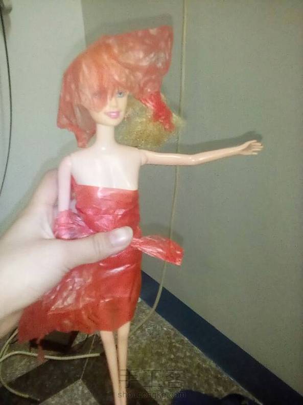 加个红盖头当作新婚 第1张