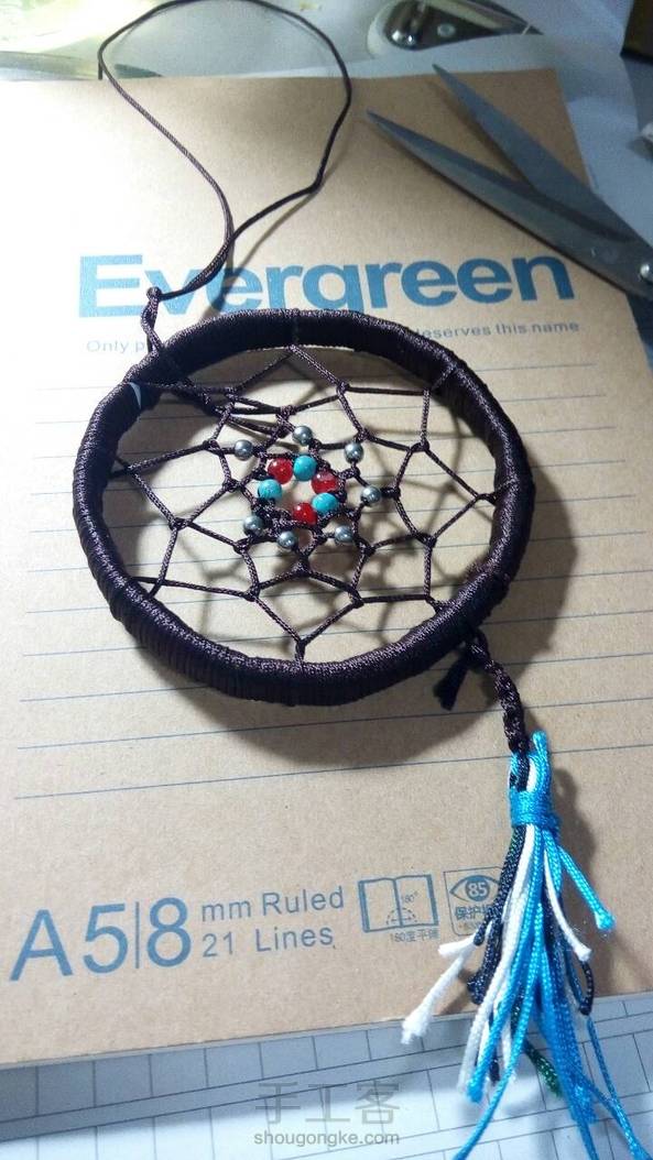 我不会说我没有铜环用纸卷的，我不会说我只有一种颜色的线，我不会说我没有珠子从手链上拆下来的，我不会说我没有流苏用一堆乱七八糟的线头捆的……😭