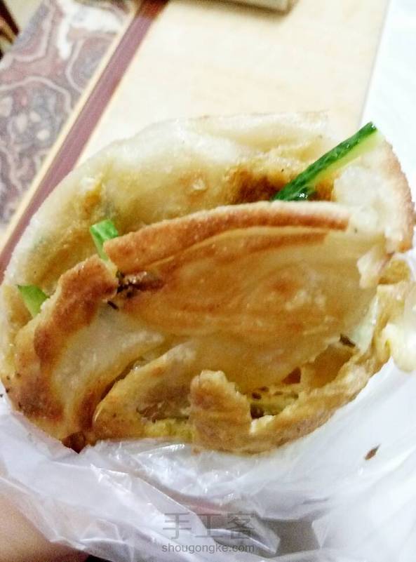 看到以前的照片突然知道今天该做啥吃了，生菜换成黄瓜丝更爽口一些
